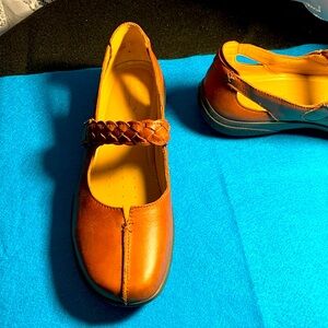 New HOTTER Mary Jane leather shoes size 9